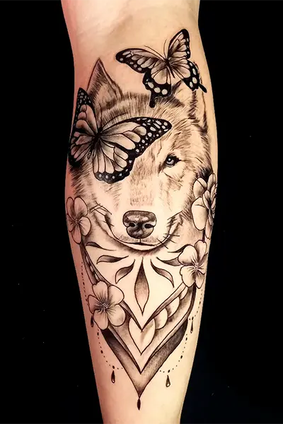 Tatuagem realismo preto e cinza — trabalho do Leandro